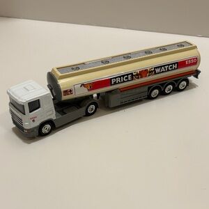 Corgi Esso Scania truck with trailer. 1/64 scale.